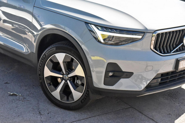 2023 MY24 Volvo XC40  Ultimate B4 Bright SUV Image 2