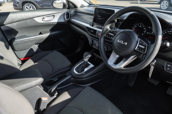 2024 Kia Cerato BD S Hatch Image 7