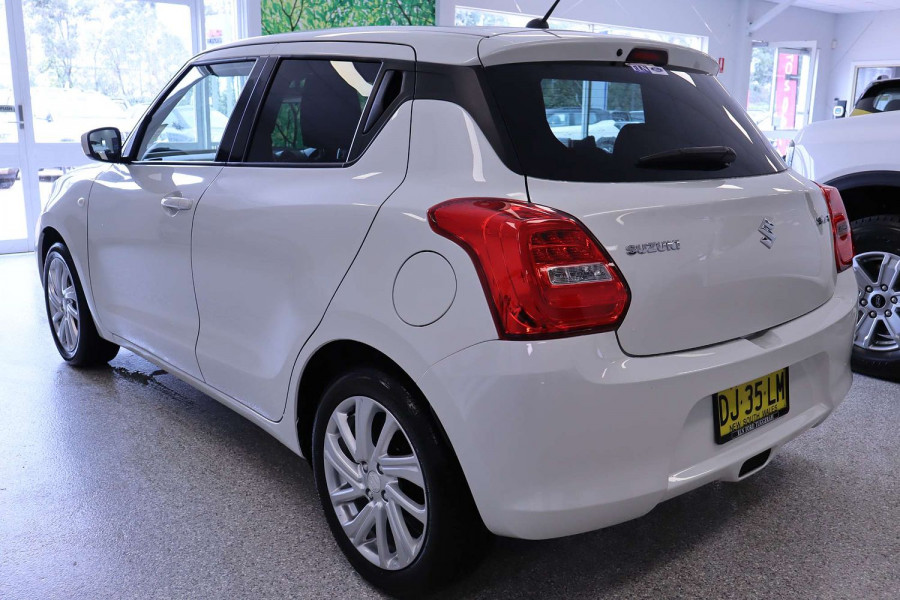 2023 Suzuki Swift AZ Series II GL Hatch Image 5