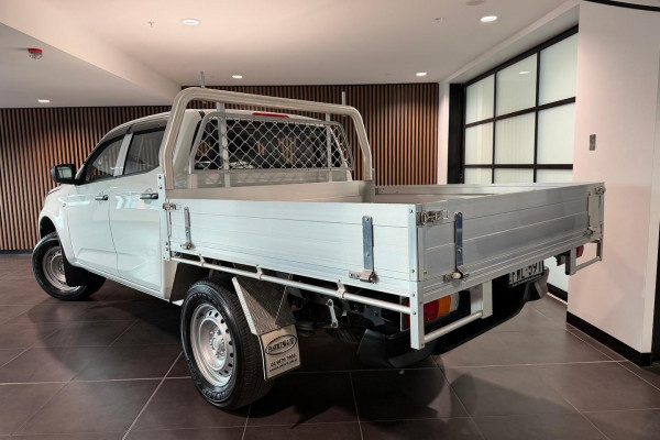 2025 MY25.5 Isuzu D-MAX RG SX High Ride Cab Chassis Image 2