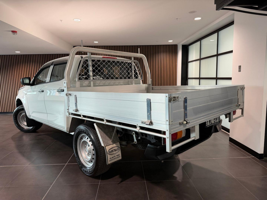2025 MY25.5 Isuzu D-MAX RG SX High Ride Cab Chassis Image 2