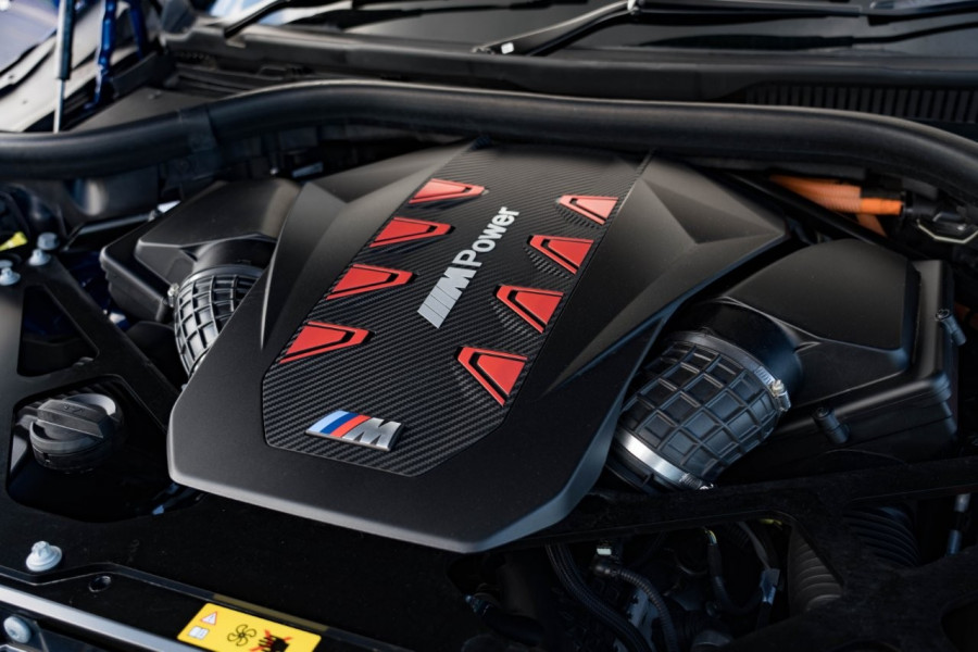 2023 BMW XM V8 Hybrid SUV Image 14