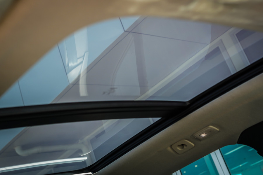 2024 MY25 Volvo XC40 XZ Ultra B4 Dark SUV Image 25