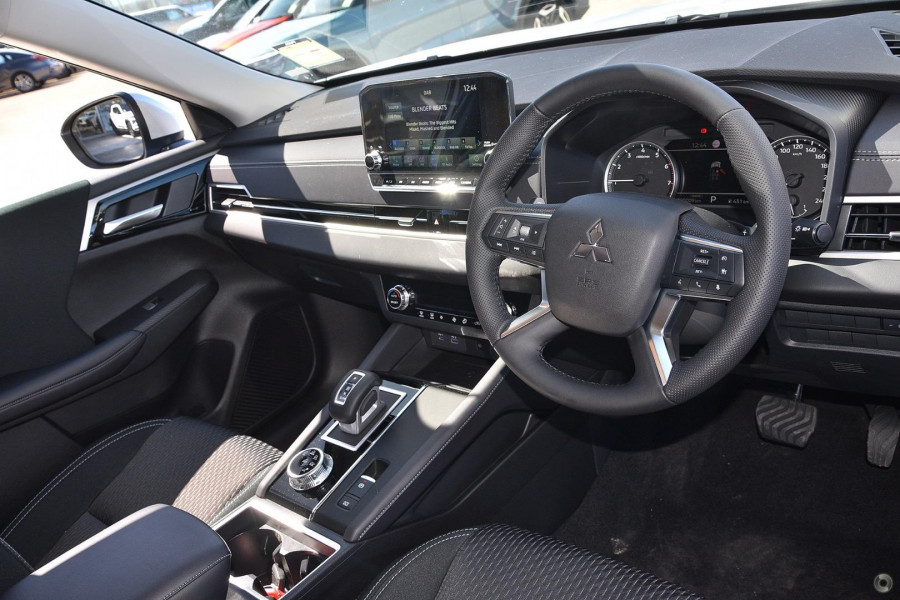2024 Mitsubishi Outlander ZM LS SUV Image 7
