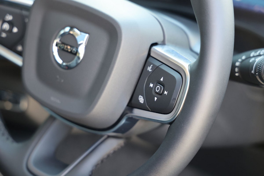 2026 Volvo XC40 XZ Ultra B4 Dark SUV Image 10