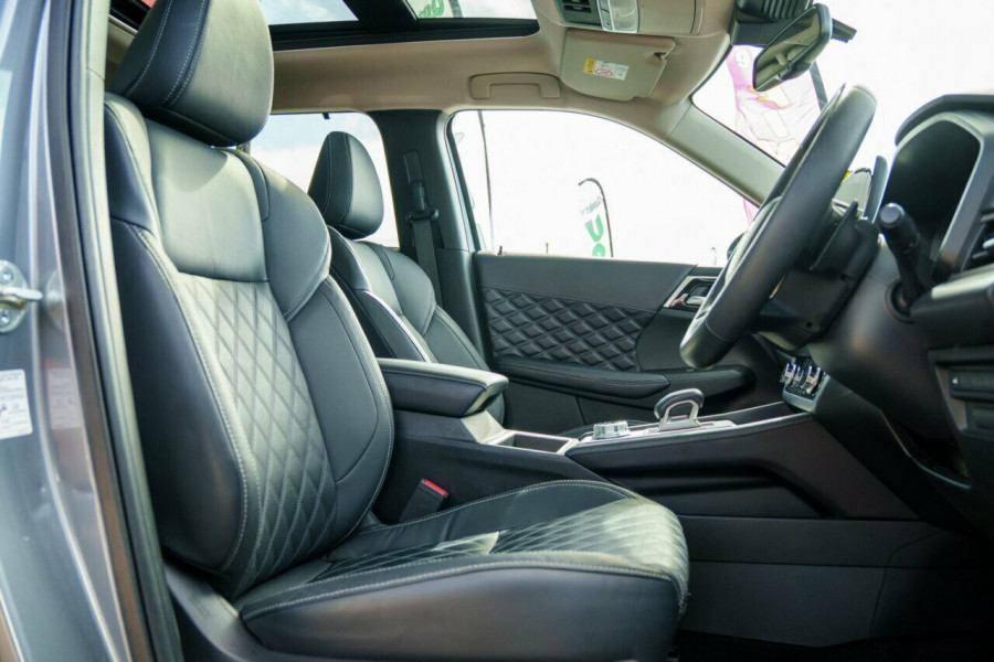 2023 MY24 Mitsubishi Outlander ZM Exceed SUV Image 21