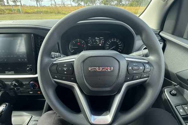 2026 Isuzu MU-X RJ LS-M SUV Image 15