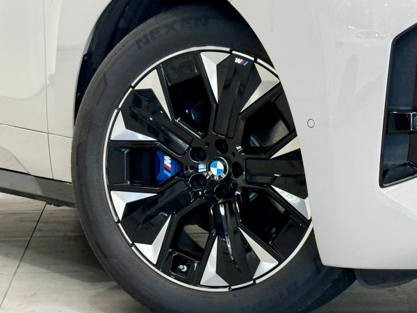 2026 MY25 BMW iX I20 xDrive45 M Sport SUV image 8