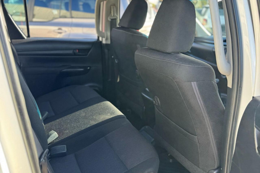 2018 Toyota HiLux 1Y46270EQ SR Cab Chassis Image 20