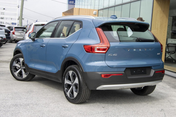 2023 Volvo XC40 XZ Ultimate B4 Bright SUV Image 2