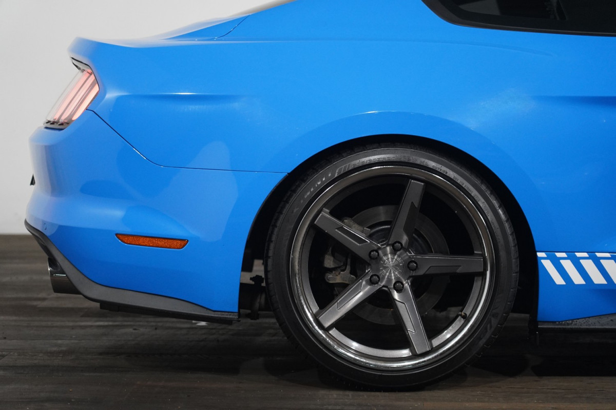 2017 Ford Mustang Fastback Gt 5.0 V8 Coupe Image 6
