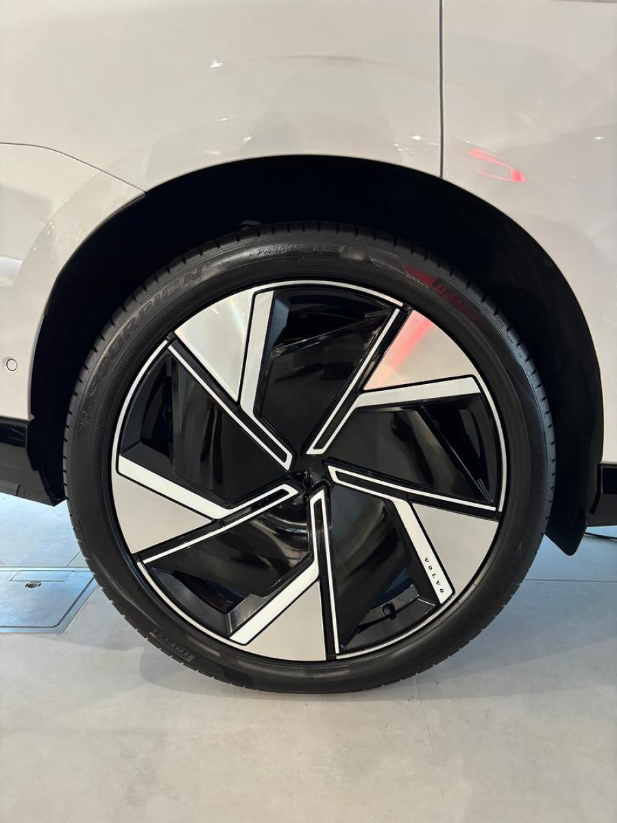 2026 Volvo EX90  Ultra Twin Motor Performance SUV Image 3