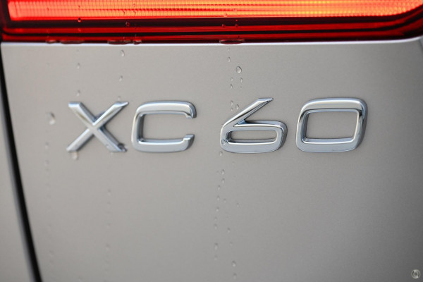 2023 Volvo XC60  Ultimate B5 Bright SUV Image 5