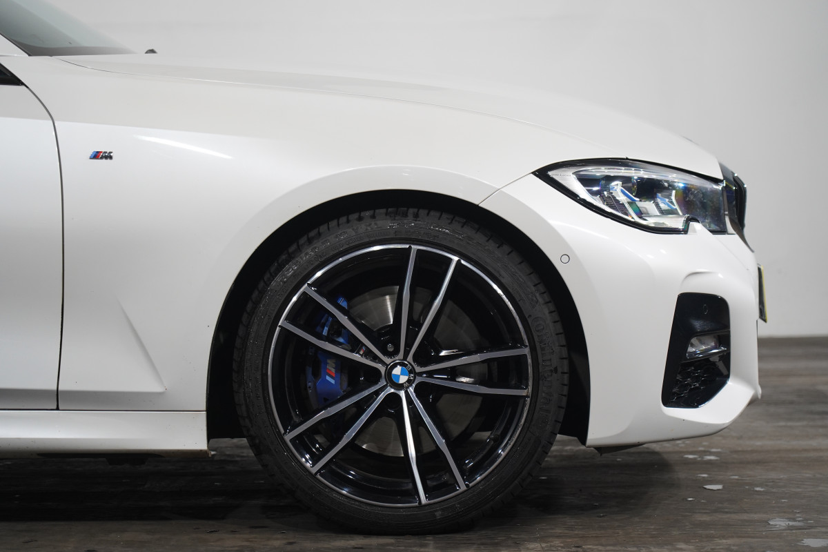 2021 BMW 3 30i Touring M Sport SUV Image 5