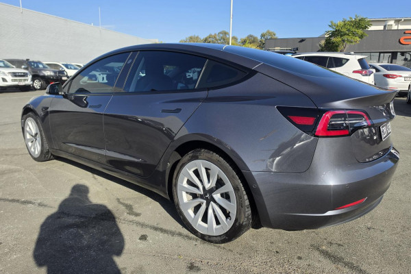 2021 Tesla Model 3  Long Range Sedan Image 9