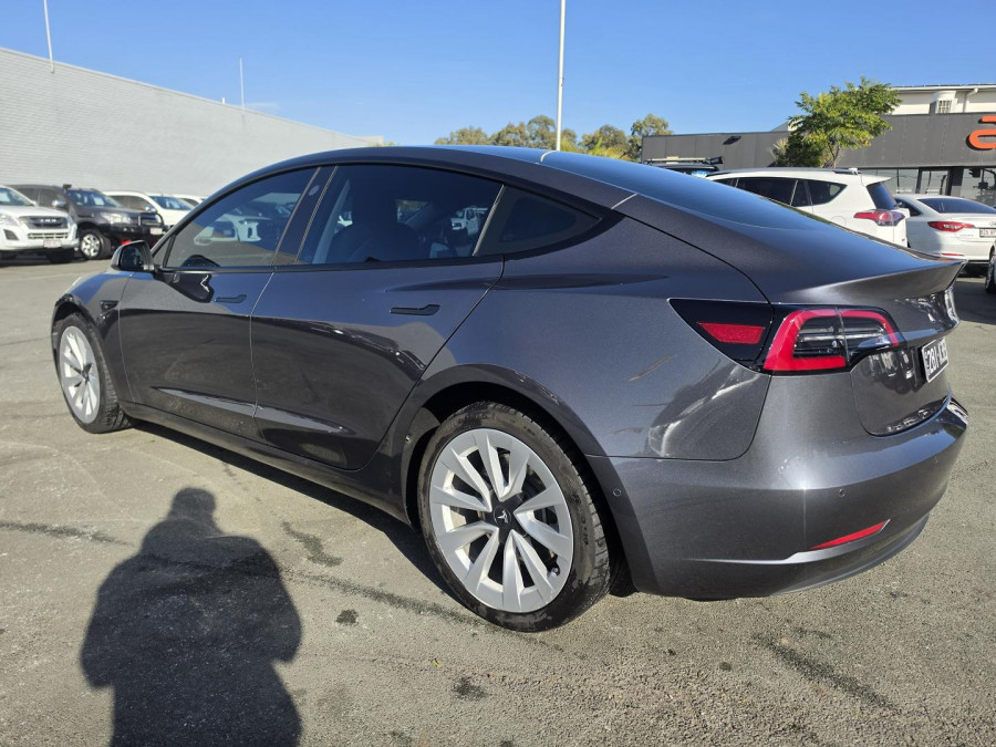 2021 Tesla Model 3  Long Range Sedan Image 9