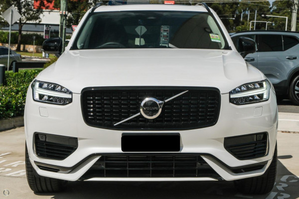 2023 Volvo XC90  Recharge Ultimate T8 Plug-In Hybrid SUV Image 2