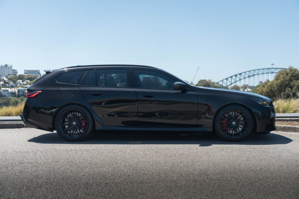 2025 BMW M5 Touring SUV Image 3