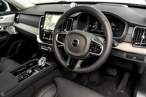 2026 Volvo XC90 L Series Ultra B5 Dark SUV Image 5