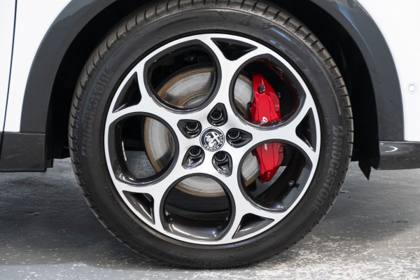 2023 Alfa Romeo Tonale Veloce SUV Image 5