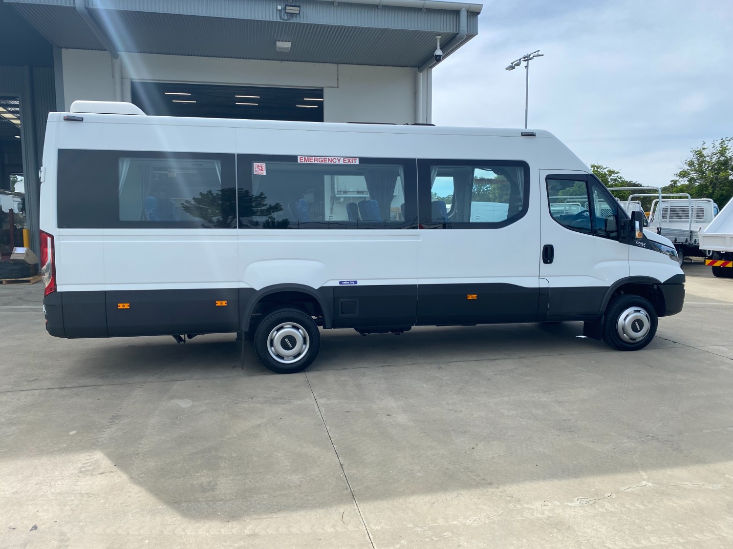 2021 Iveco Daily Bus Image 8