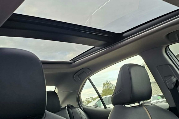 2018 Toyota Camry AXVH71R SL Sedan Image 16