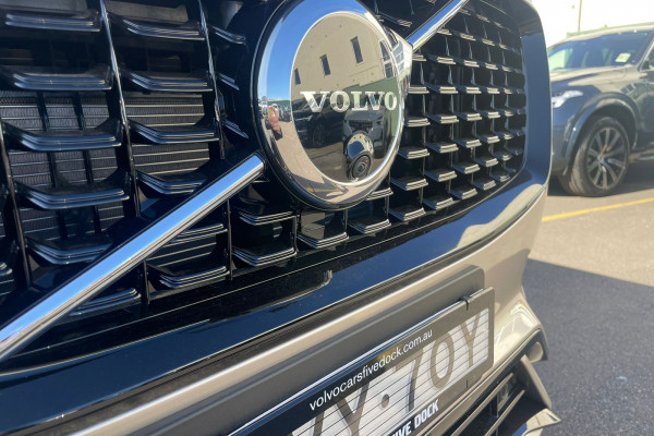 2023 Volvo XC90 L Series Ultimate B6 Dark SUV Image 4
