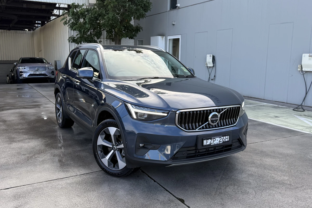 2026 Volvo XC40 XZ Ultra B4 Bright SUV