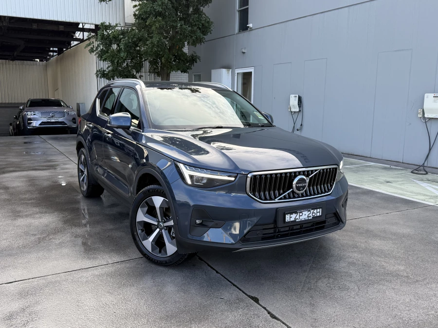 2026 Volvo XC40 XZ Ultra B4 Bright SUV Image 1
