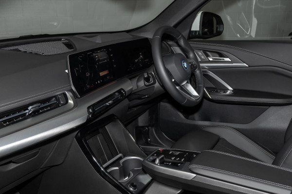 2024 BMW iX1 U11 eDrive20 xLine SUV image 9