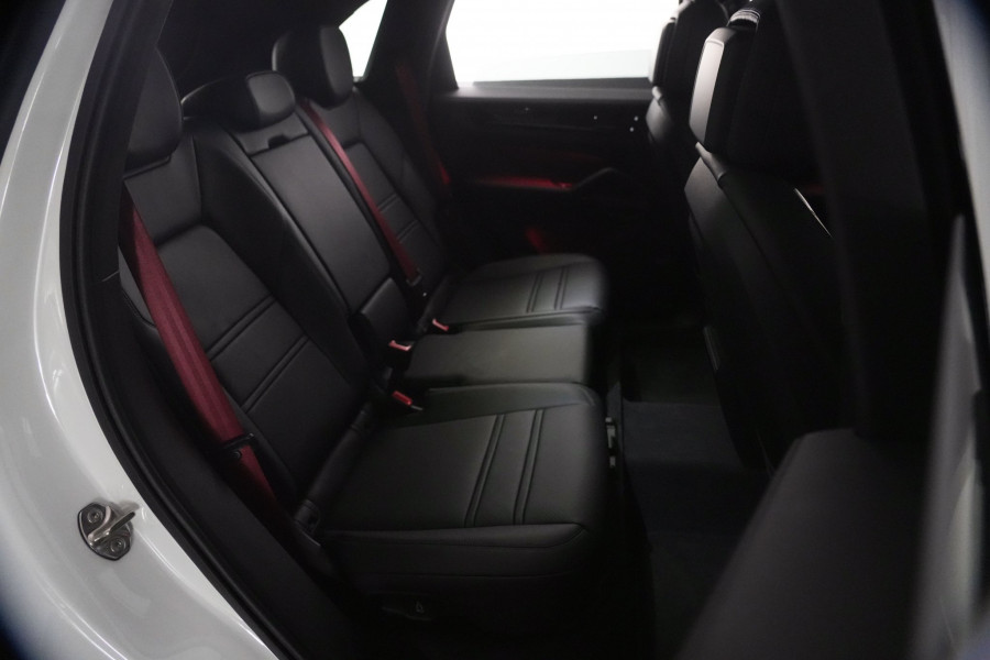 2026 Porsche Cayenne GTS SUV Image 18