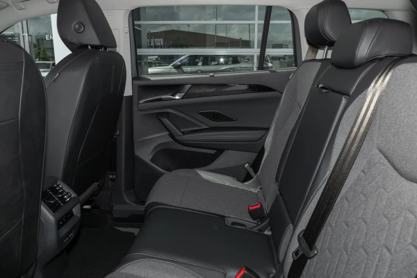 2026 Volkswagen Tayron R4 110TSI Life SUV Image 9