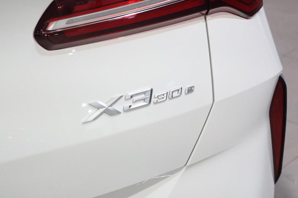 2025 BMW X3 G45 30e xDrive SUV image 5