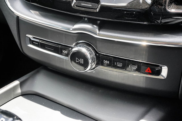 2019 MY20 Volvo XC60 UZ D4 Momentum Suv