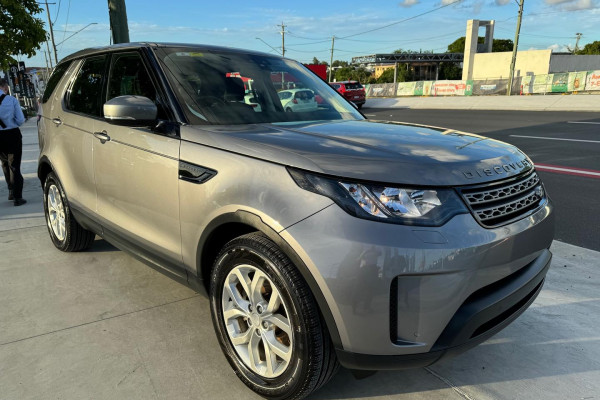 2020 Land Rover Discovery Series 5 SD4 S SUV Image 5