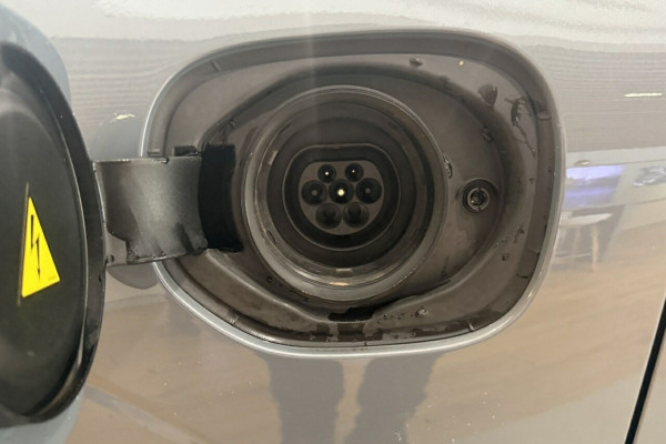 2022 Volvo XC60 UZ Recharge Plug-In Hybrid SUV Image 14