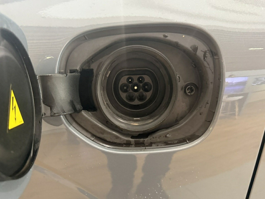 2022 Volvo XC60 UZ Recharge Plug-In Hybrid SUV Image 14