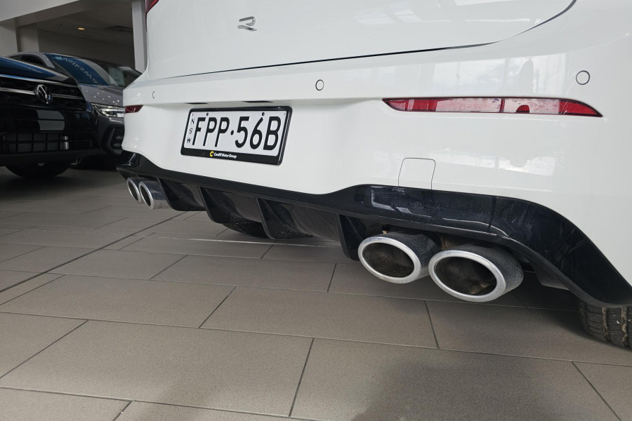 2024 Volkswagen Golf 8 R Hatch Image 9