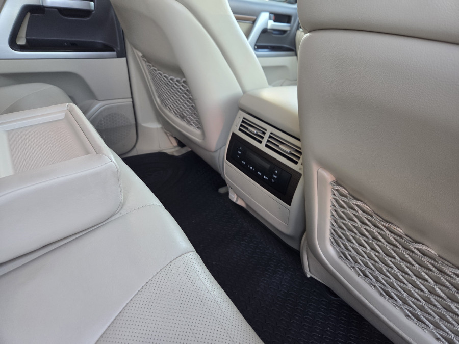 2019 Toyota LandCruiser VDJ200R VX SUV Image 12