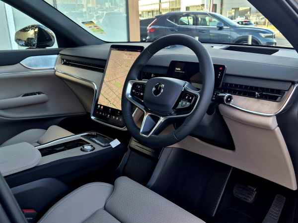 2025 Volvo EX90  Plus Twin Motor SUV image 8