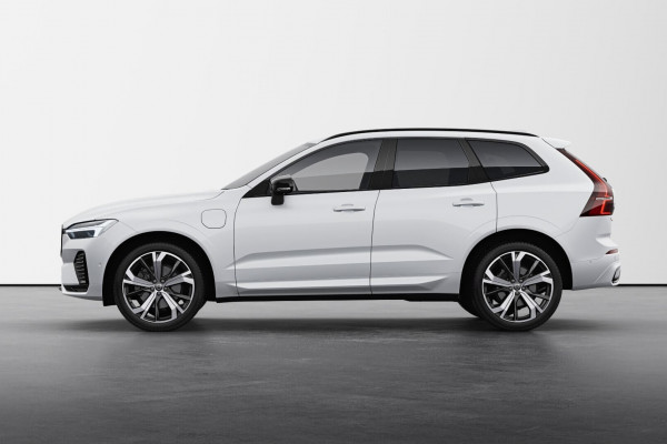 2024 Volvo XC60  Recharge Ultimate T8 Plug-In Hybrid SUV Image 2