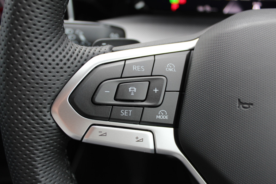 2025 Volkswagen Golf 8.5 110TSI R-Line Hatch Image 16