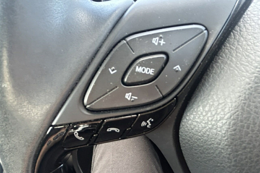 2018 Toyota C-HR NGX10R  SUV Image 24