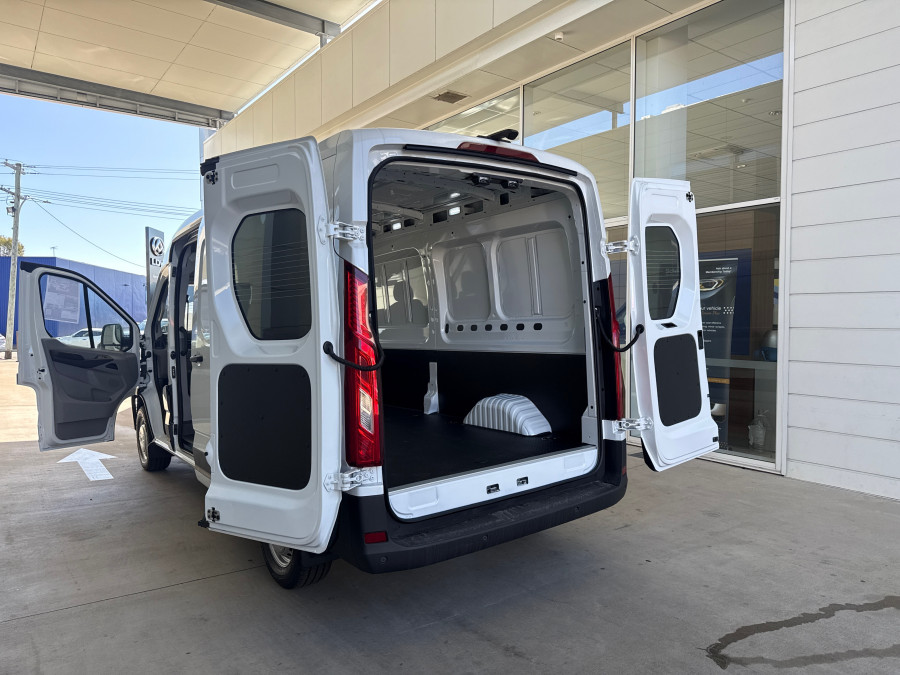 2026 MY24 LDV Deliver 9  Mid Roof LWB Van Image 10