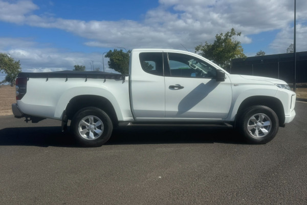 2022 MY23 Mitsubishi Triton MR GLX+ Ute Image 2