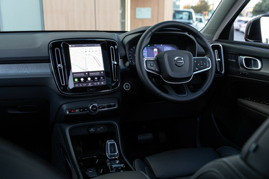 2025 MY26 Volvo XC40 XZ Ultra B4 Bright SUV Image 12