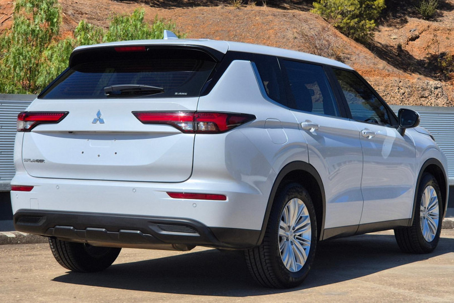 2021 MY22 Mitsubishi Outlander ZM ES SUV Image 7