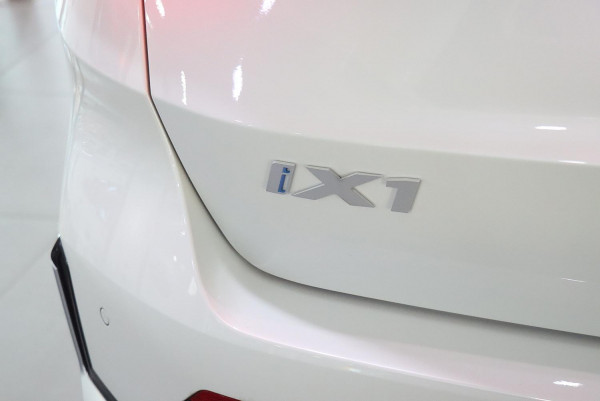 2024 BMW iX1 U11 eDrive20 xLine SUV image 4