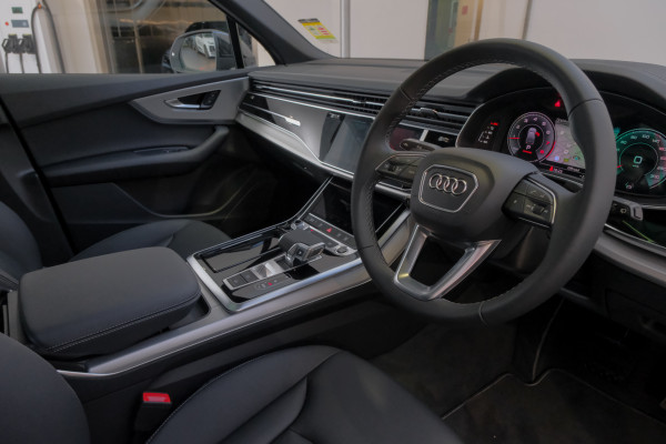 2026 MY25 Audi Q7 4M TFSI 185kW SUV image 7
