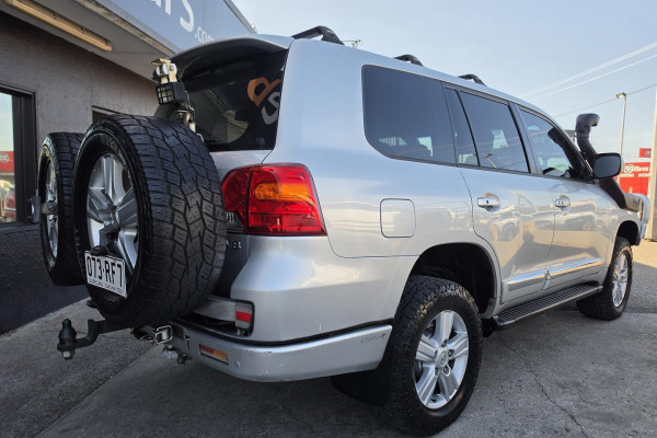 2012 MY10 Toyota LandCruiser VDJ200R Sahara SUV Image 9